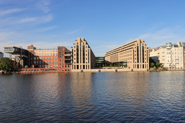 Berlin; Kreuzberger Spreeufer an der Cuvrystraße