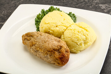 Crispy chicken cutlet with mashed potato