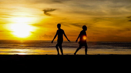 Fototapeta premium couple on the beach