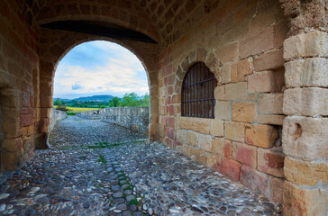 Arch in medieval stone walkway - 440722893