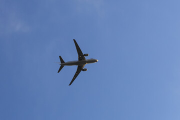 Fototapeta na wymiar Airplane in the sky. Clear, cloudless sky. Air travel.