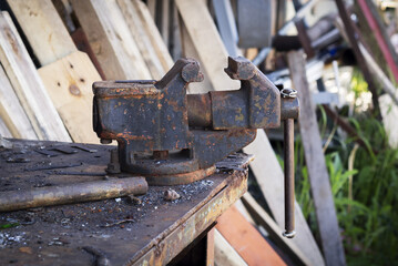 Iron vice. Accessories for manual labor. Metalworking