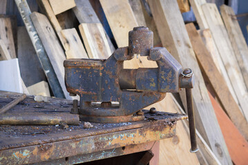 Iron vice. Accessories for manual labor. Metalworking