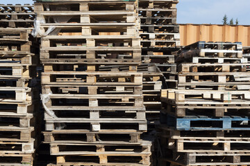 Wooden pallets. Freight transportation. Old pallets.