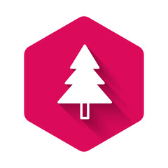 Obraz premium White Christmas tree icon isolated with long shadow. Merry Christmas and Happy New Year. Pink hexagon button. Vector