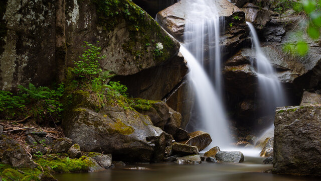 Cascata in Val Formazza, con acqua setosa