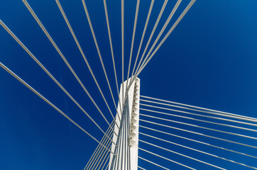 Obraz premium Suspension Bridge over Blue Sky