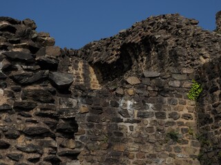 ruines théâtre romain, structure pierre, patrimoine
