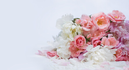 Obraz na płótnie Canvas bouquet of pink and white flowers