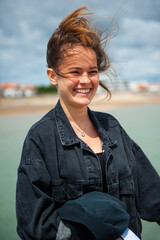 Portrait jeune femme extérieur