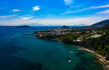 Fototapeta premium Il castello Aragonese di Ischia visto da Casamicciola Terme