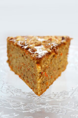 pastel de bizcocho y zanahoria con almendras