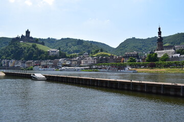 touristisches Moselufer von Cochem am 17.06.2021 - Kurz nach Öffnung der Außengastronomie