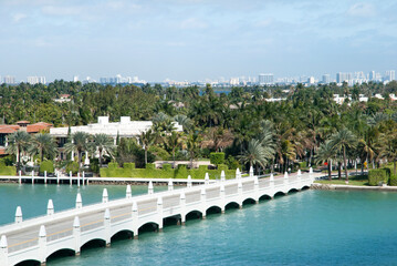 Fototapeta na wymiar Miami Palm Island With A Bridge