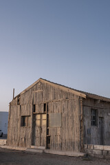 Fototapeta na wymiar casa de madera deteriorada en el pueblo de Cabo de Gata, Andalucia, Spain