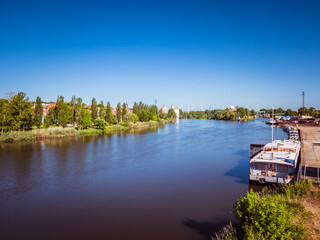 Landschaftlicher Blick auf den Fluss Saale in Sachsen-Anhalt 
