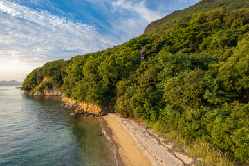Fototapeta na wymiar 【自然風景】森林に囲まれた青い海と砂浜　ドローン　空撮 