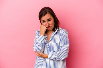 Obraz premium Middle age caucasian woman isolated on pink background tired of a repetitive task.