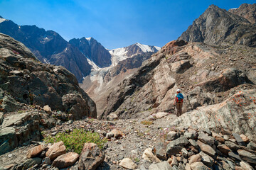 A girl in the Altai Mountains. The road to the Bolshoy Aktru glacier.