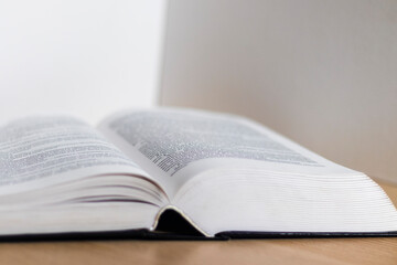 Obraz premium Open book with Russian text. Hobby