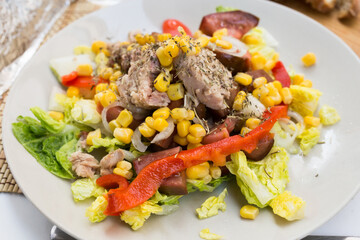 mediterranean vegetable salad with tuna