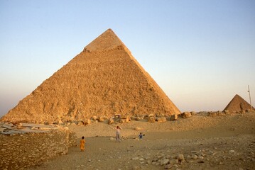Fototapeta na wymiar Piramidi della necropoli di Giza: Cheope, Chefren e Micerino