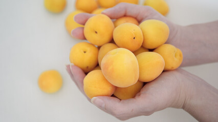 Peaches lie on the table