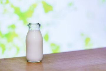 牛乳　ミルク　【 高原 の 朝 イメージ 】
