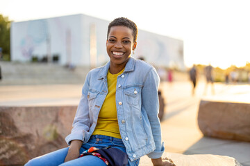 Portrait of smiling young woman in the city
