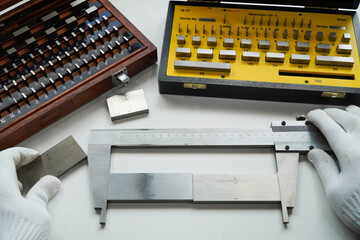 big vernier and digital vernier calipers perform calibration on block grades,Gauge Blocks Precision...