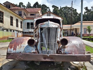 old rusty car