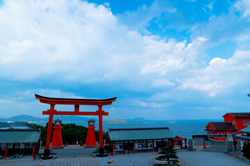 鳥居と海と入道雲
