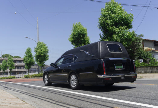 霊柩車　走行