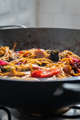 Yakisoba de carne na vertical