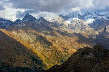 Fototapeta premium Вершины Домбая в облаках