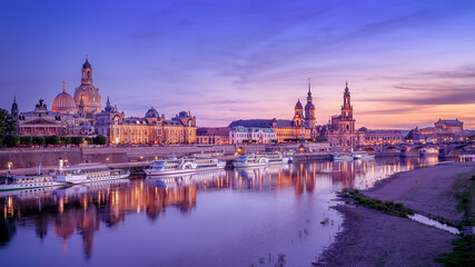 Fototapeta na wymiar panoramic view at the old town of dresden while sunset, germany