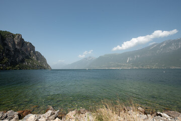 Cielo limpido, al lago 