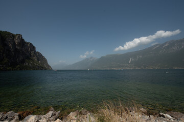 Cielo limpido, al lago 