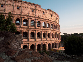 Fototapeta na wymiar Roma Colosseo con tramonto d'estate 