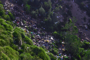 contamination, Garbage spilled on the ravines of the city