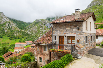 Fototapeta na wymiar countryside village of potes in cantabria, Spain