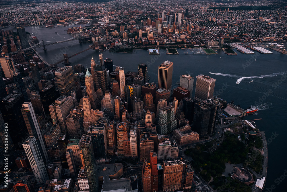 Wall mural an aerial view of lower manhattan and east river in new york city