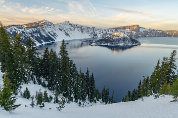 Crater Lake in Oregon, the USA © Donny Wu/Wirestock