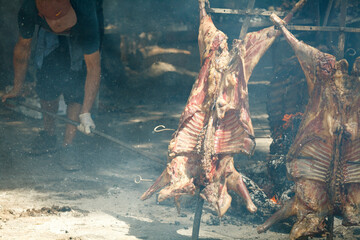 Obraz premium Asado argentina carne asada cordero parrilla. Argentinian grilled meat lamb