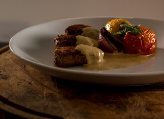 Swine filet mignon with tomato, potato and onion