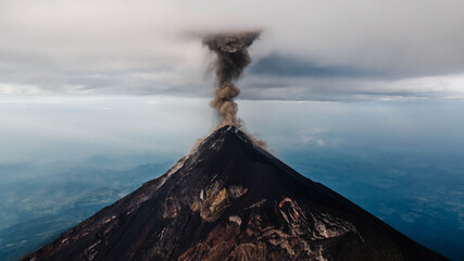 Volcan de fuego, explosion cratère de feu