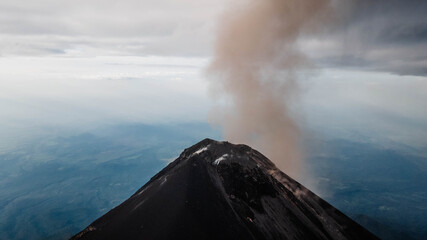 Volcan de fuego, explosion cratère de feu