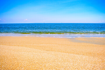 Fototapeta na wymiar 夏の海と砂浜