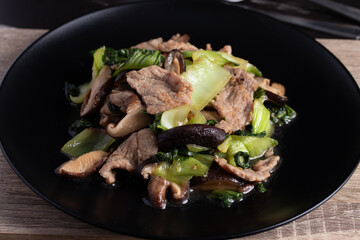Taiwanese Cantonese Stir-fried with Shiitake Mushrooms and Pork