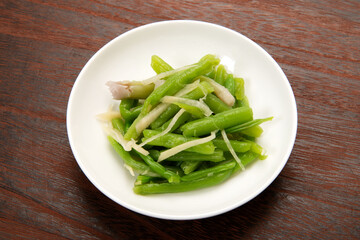 ミズ（ウワバミソウ）の生姜和え